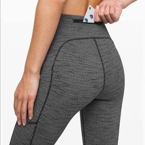 Sz 2 LULULEMON  Leggings Pocket LIKE NEW!